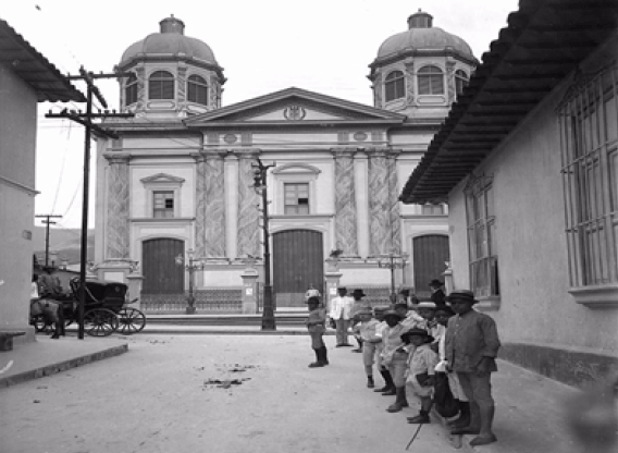 Figura 5. Iglesia de las Mercedes finales siglo XIX. Colección de postales. María Isabel Giacopini de Z.